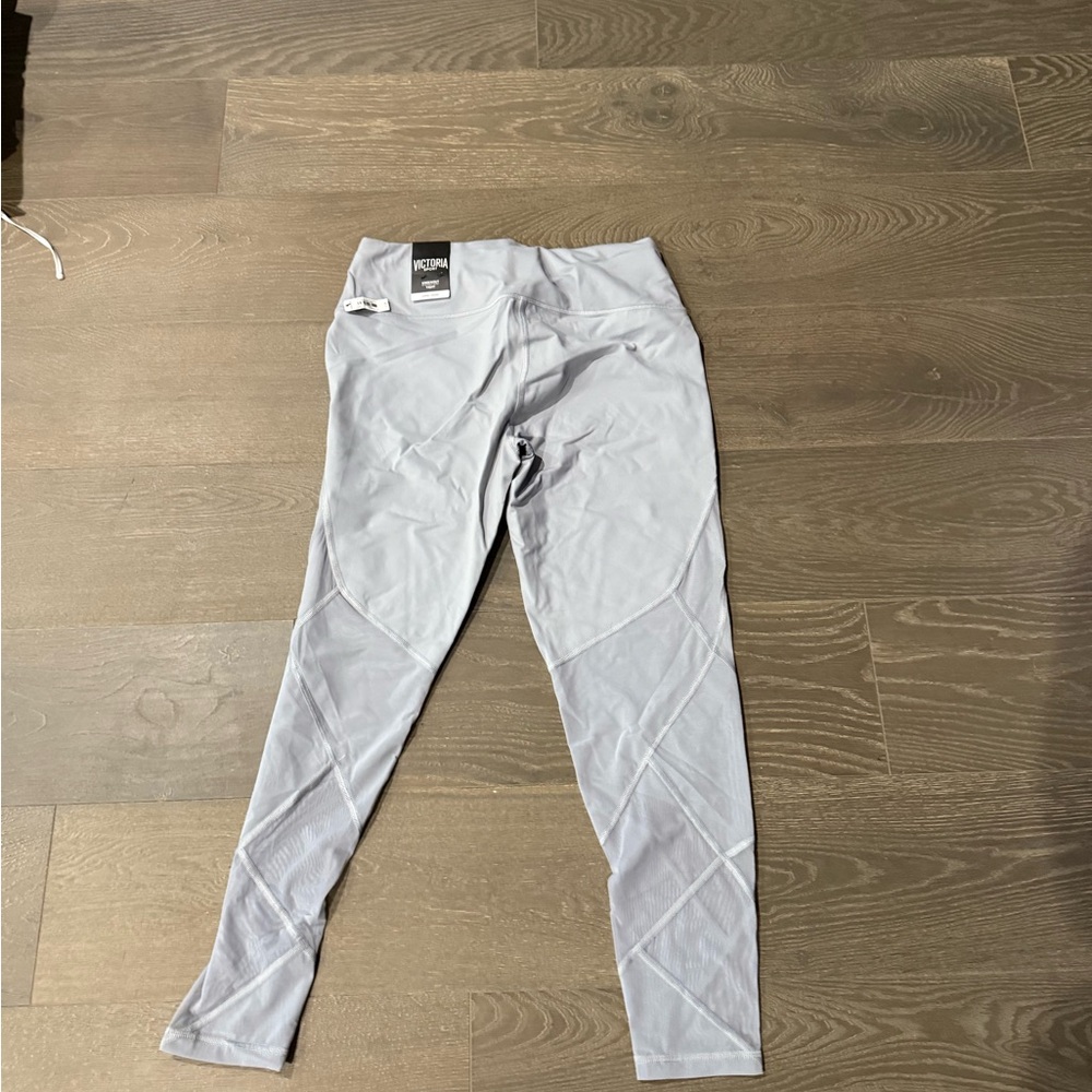 NWT Victoria Sport Knockout Leggings Large